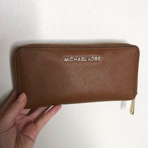 Michael Kors Jet Set Travel Wallet